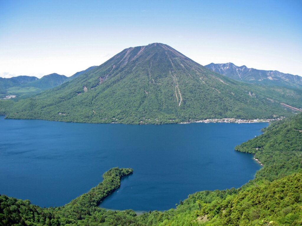 男体山