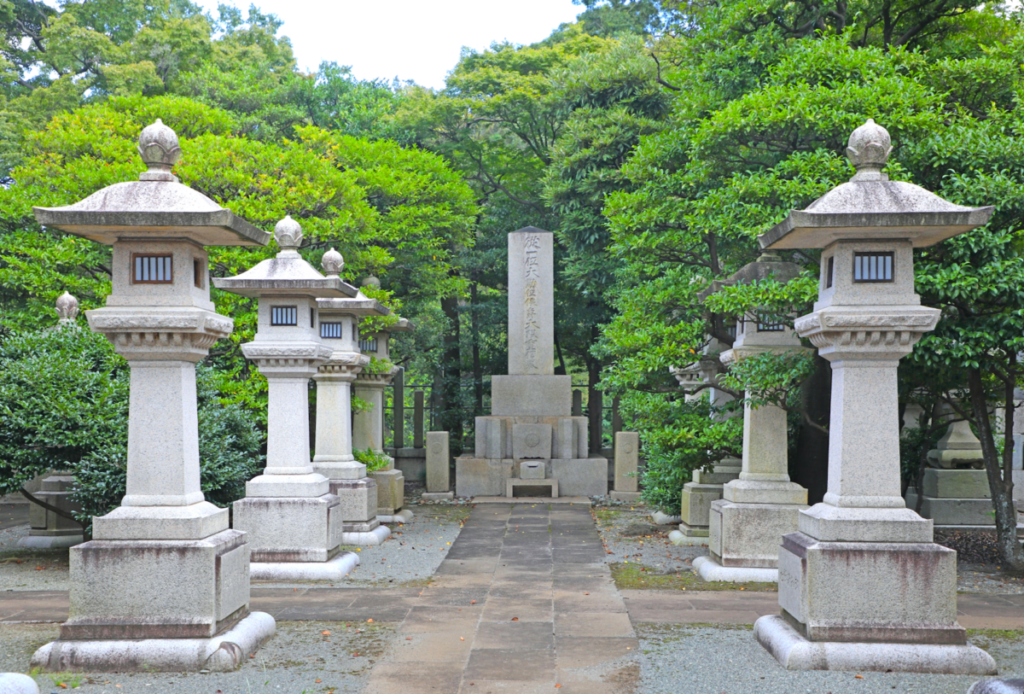 大隈重信の墓 | 東京とりっぷ